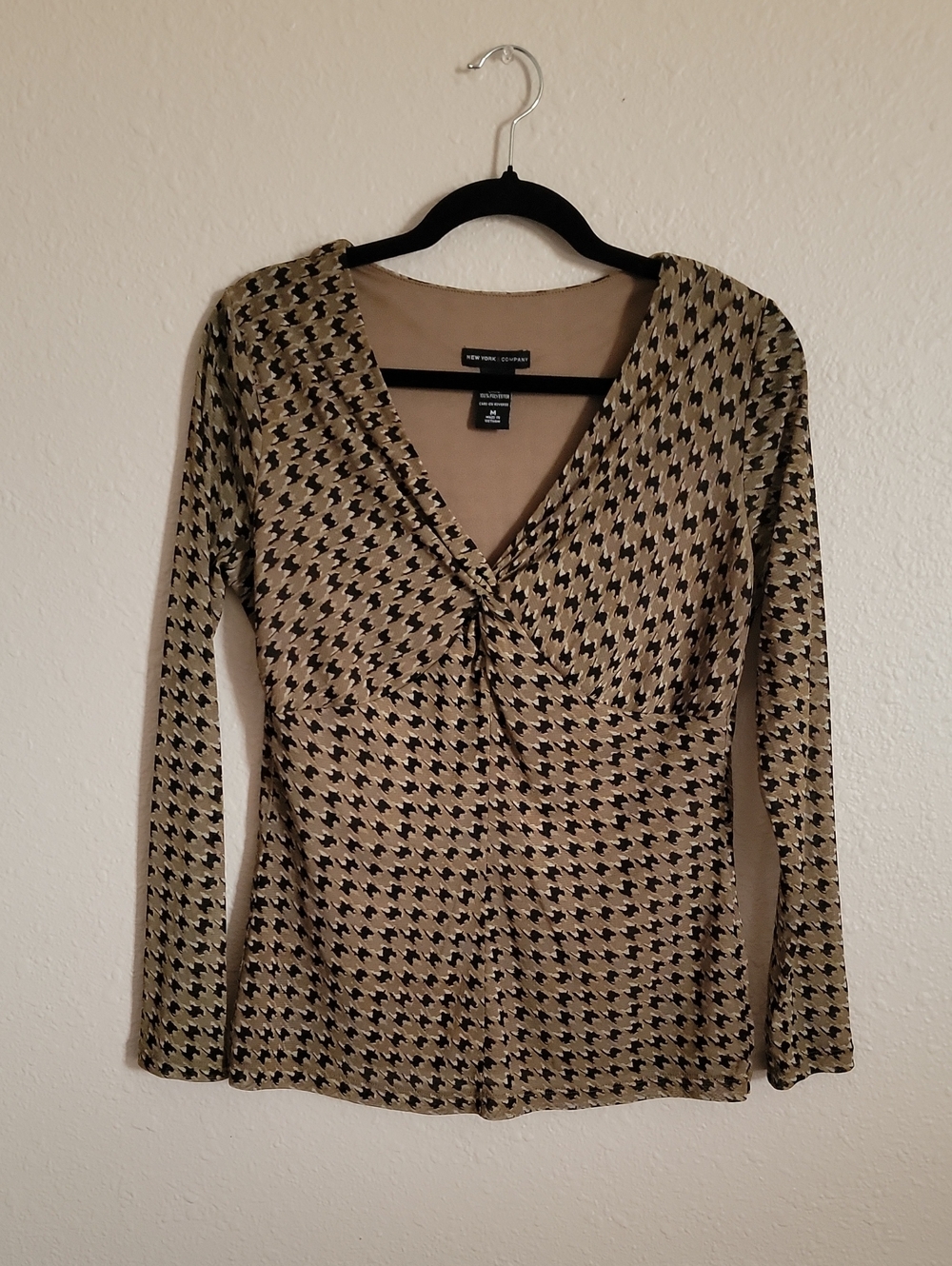 New York & Company | Y2k Houndstooth Tan Black V-Neck Rouched Twist Blouse 00s